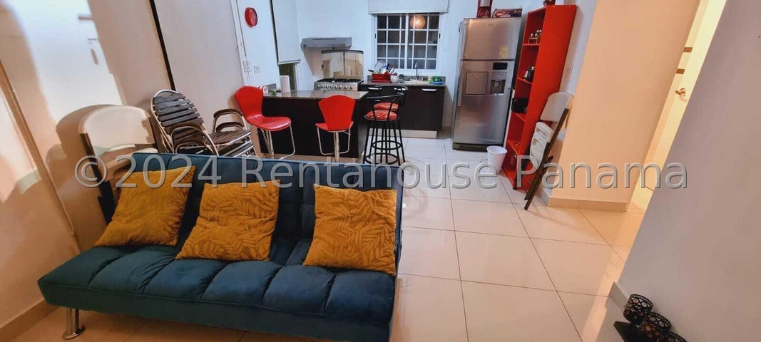 Charming House in Private Residential Near Beaches